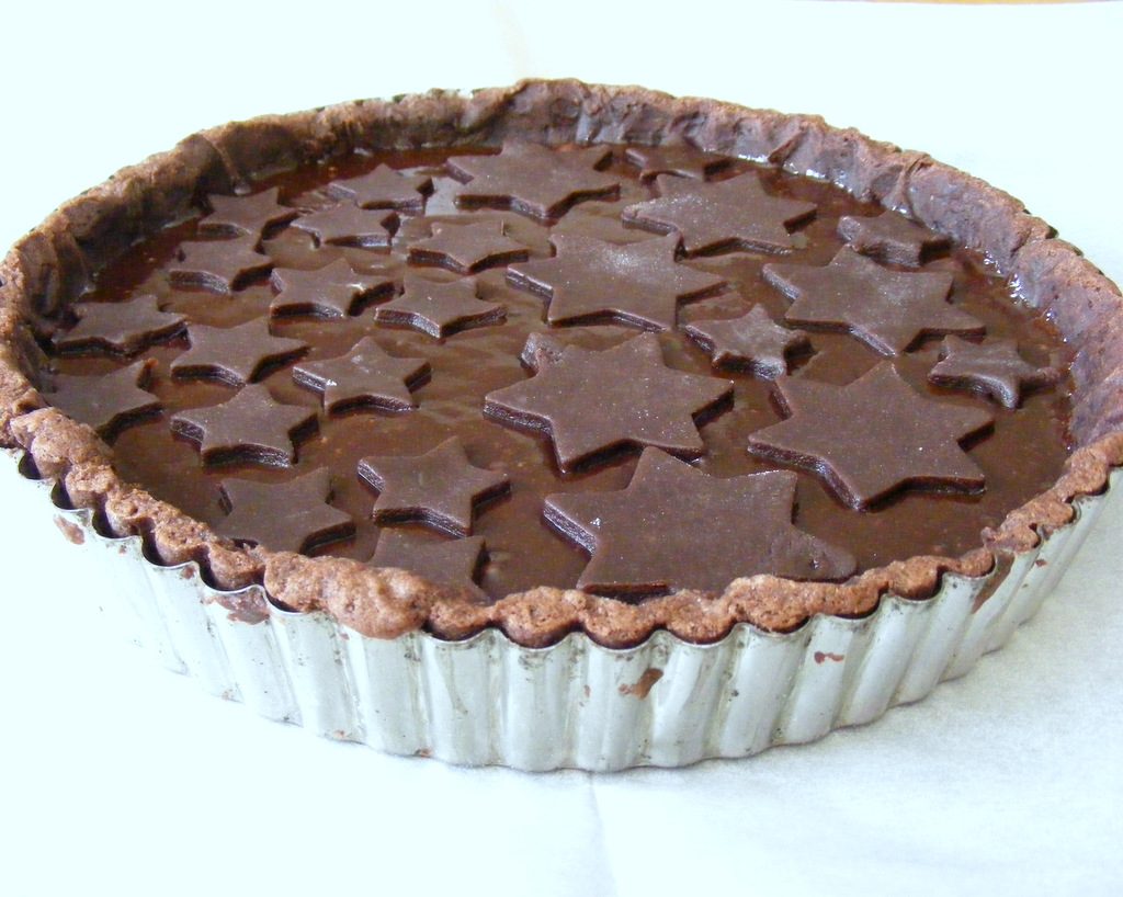 פאי בראוניז שוקולד במלית שוקולד עשירה עם עוגיות כוכבים יפהפיות