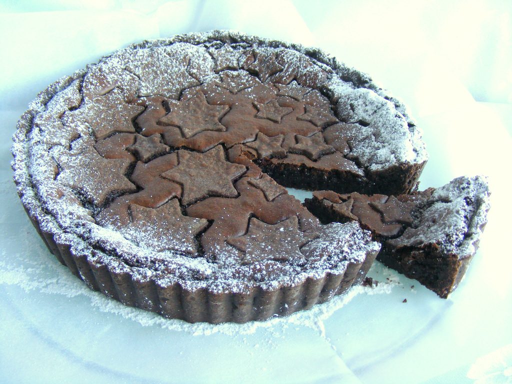 פאי בראוניז שוקולד במלית שוקולד עשירה עם עוגיות כוכבים יפהפיות 