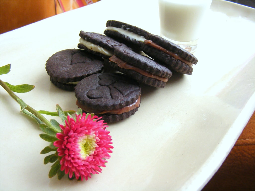 עוגיות אוראו תוצרת בית עם מלית שוקולד מעולה