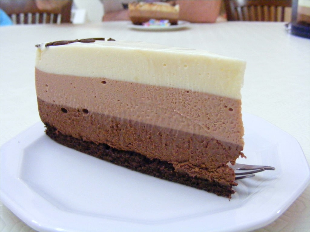 טריקולד עוגת מוס שלושה שוקולדים מושלמת