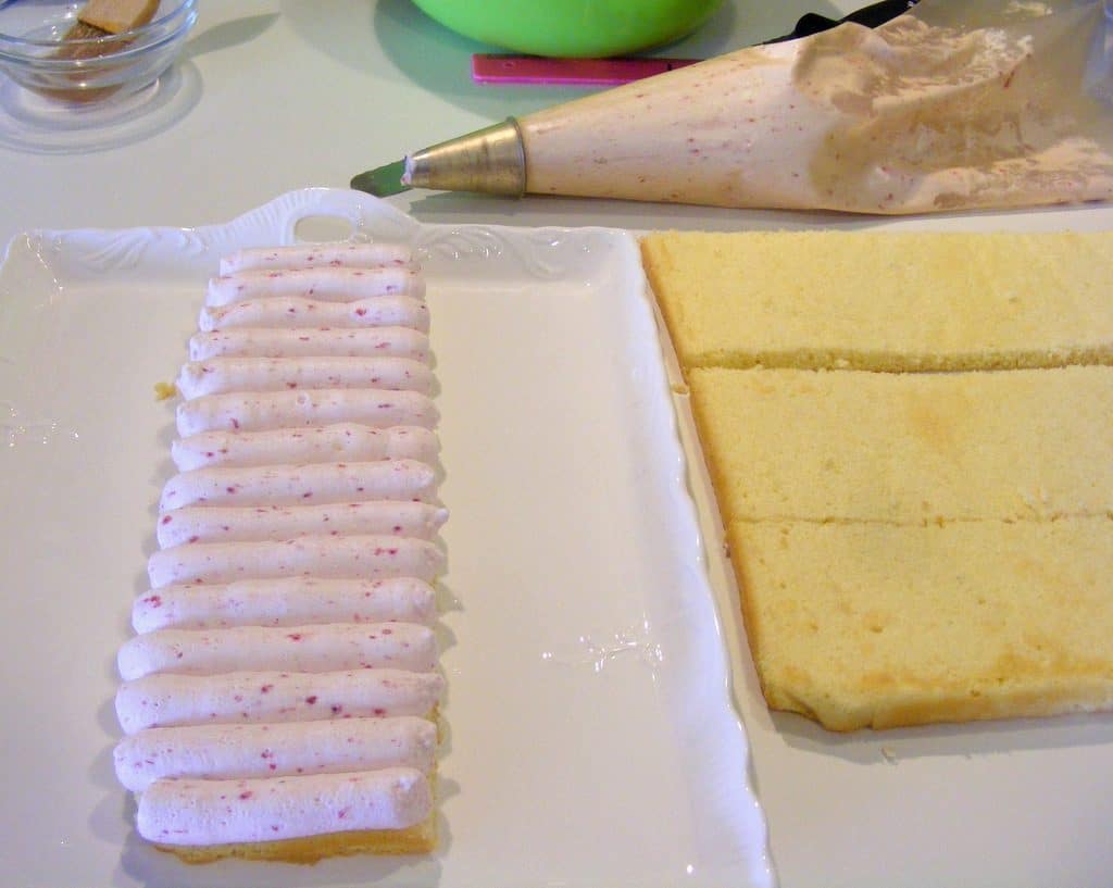 עוגת שכבות קרם גבינה ופטל עוגה חגיגית מהממת