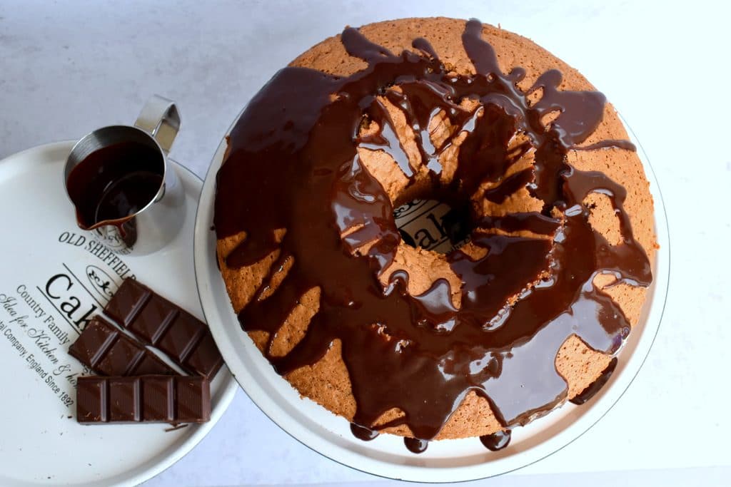 עוגת נס קפה פרווה נהדרת עם ציפוי שוקולד מבריק