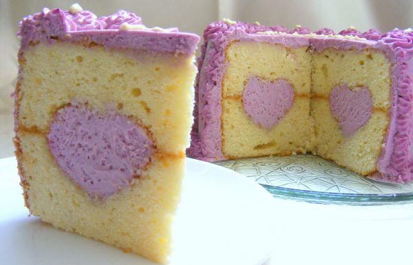 עוגת לב בהפתעה עוגה חגיגית מלאת אהבה