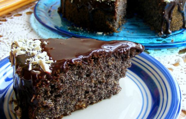 עוגת פרג עשירה עם ציפוי שוקולד עוגה מושלמת לאוהבי הפרג